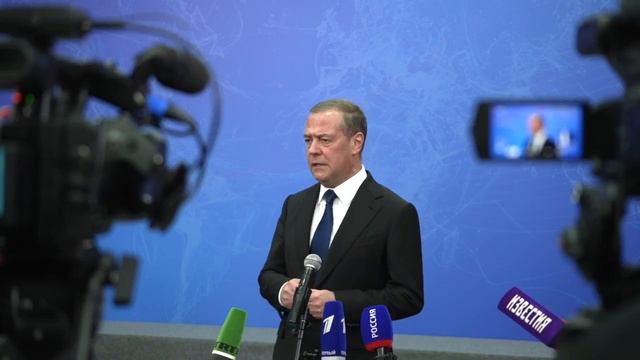 Д.А.Медведев смотреть онлайн