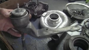 Турбина би-турбо в разборе. Принцип работы.