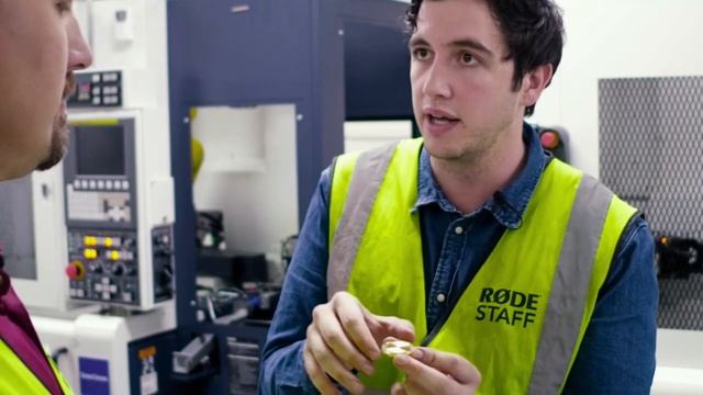 V1 Full Rode Tour (How Microphones are Made) смотреть онлайн