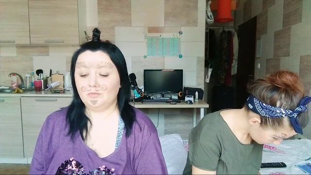 У НИНЫ СМЕХ РАНЕННОЙ ЧАЙКИ