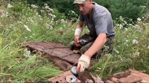 Поехал в лес на велосипеде и нашел много металлического мусора.