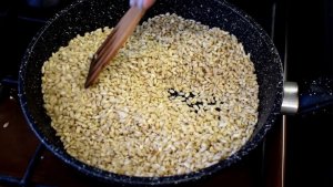 Жарим перловку! Никто не верит что я готовлю ее так просто Когда до пенсии 2 дня весь мир ищет крупу