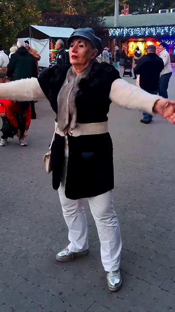 Одессамама 🩵💛 Украина 🇺🇦 танцы 🕺💃 кому 🥰 за___ смотреть онлайн