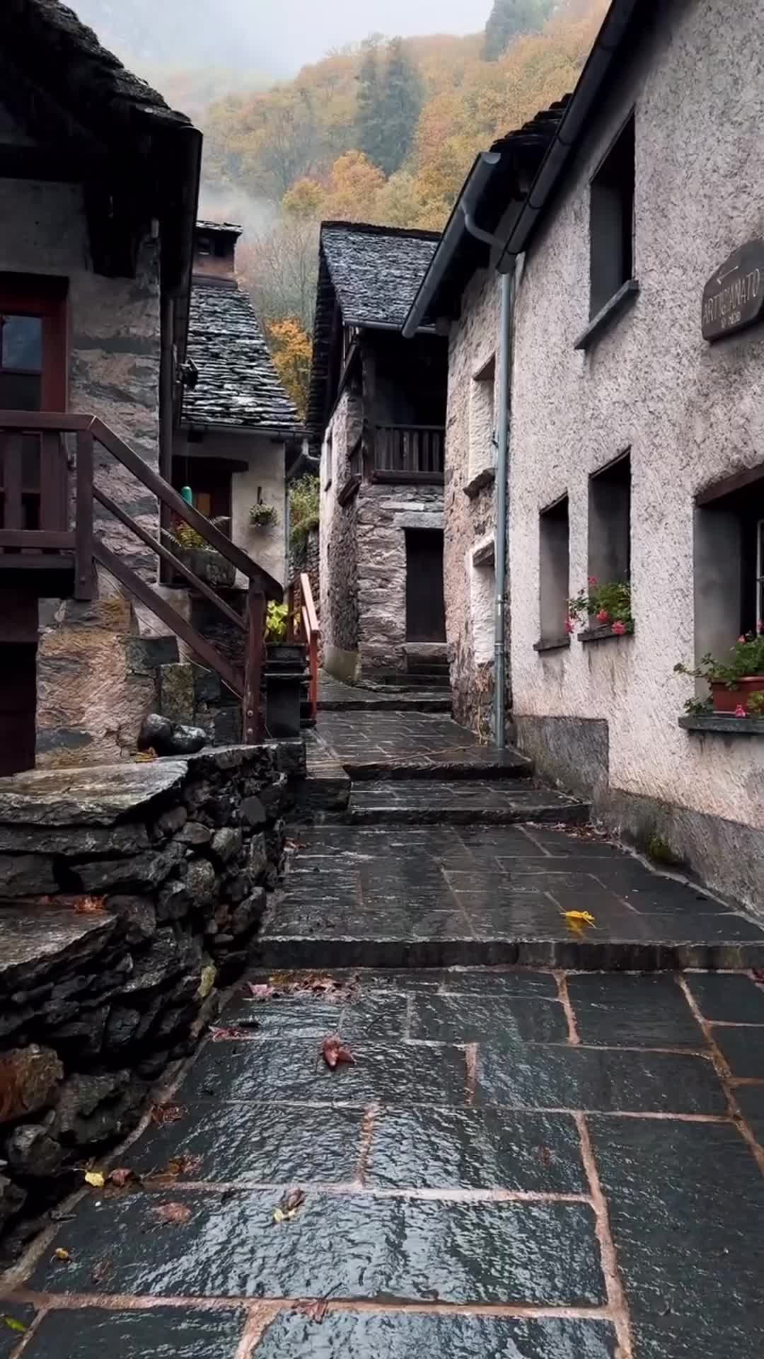 Форольо — уютная деревушка в долине Бавоны, известная своим великолепным видом на один из самых в... смотреть онлайн