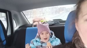 Поездка  в Асбест/ Диана песни поет/ Завезли в штаб гуманитарку.Обзор наших покупок.