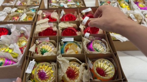 Фоновые ёлочные игрушки Inge Glass 🎄