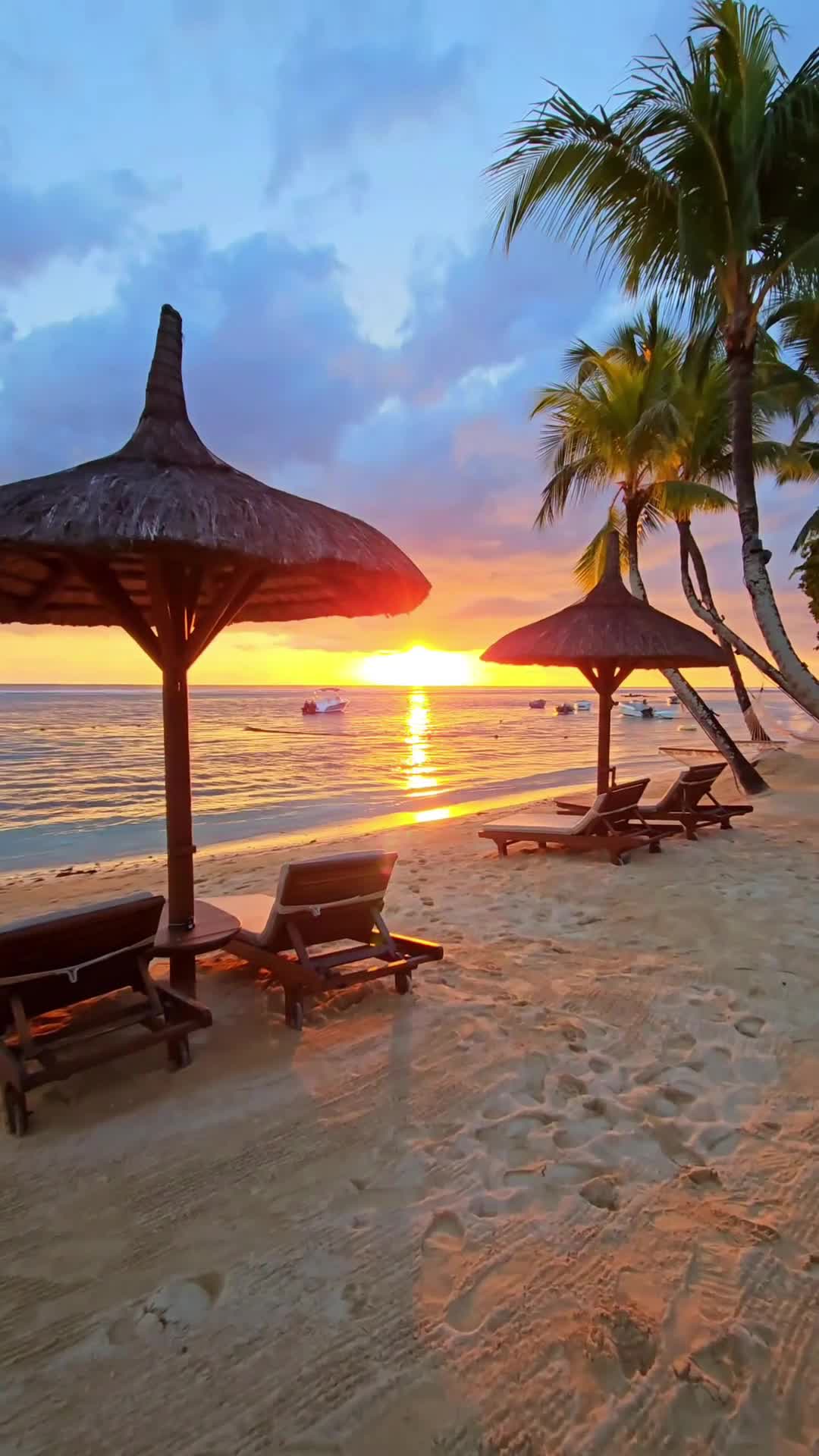 Закат на Маврикии — это незабываемое зрелище, которое навсегда останется в памяти. смотреть онлайн