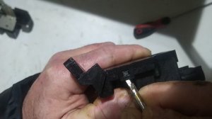 Замена шестерни замка багажника киа рио х-лайн БЕЗ высверливания заклепок