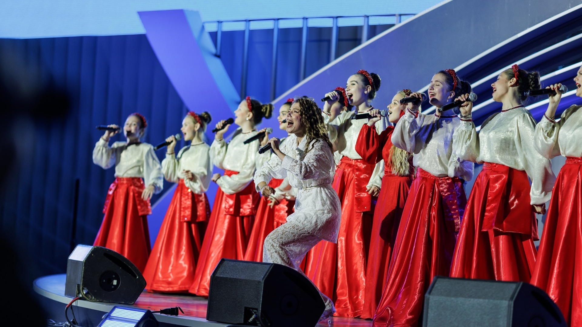 Москва златоглавая - ВероНика Бычкова и Ансамбль русской песни «Славяночка» смотреть онлайн