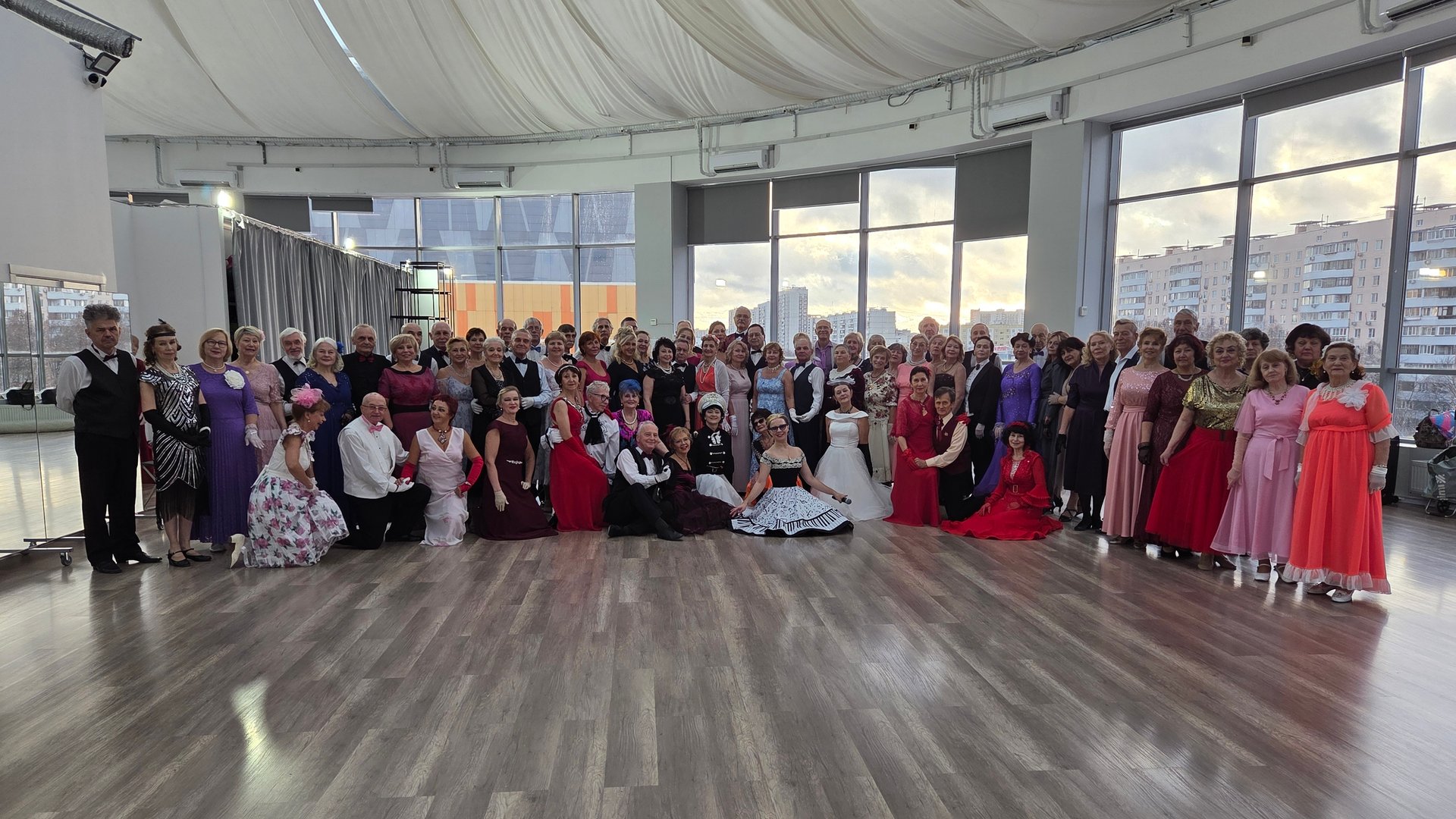 Танцевальный вечер на Пражской 15.11.25г смотреть онлайн