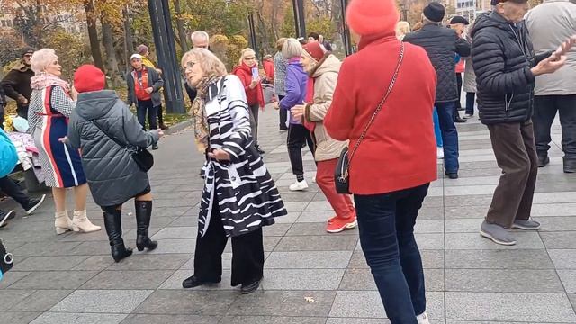 А У НАС НА ОЗЕРЕ ЛИЛИИ ЦВЕТУТ♥️ ТАНЦЫ ♥️ХАРЬКОВ 2025 смотреть онлайн