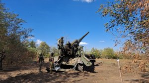 Артиллеристы громят позиции ВСУ на красноармейском направлении. Лучшее видео из зоны СВО