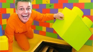 Мы устроили ПОБЕГ из ЛЕГО тюрьмы!