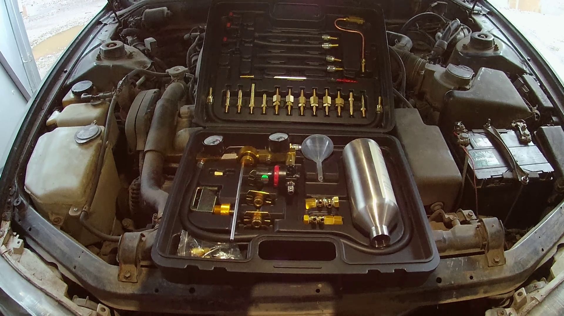 Чистка топливных форсунок без снятия на двигателе 3VZ-FE автомобиля Toyota Camry 10