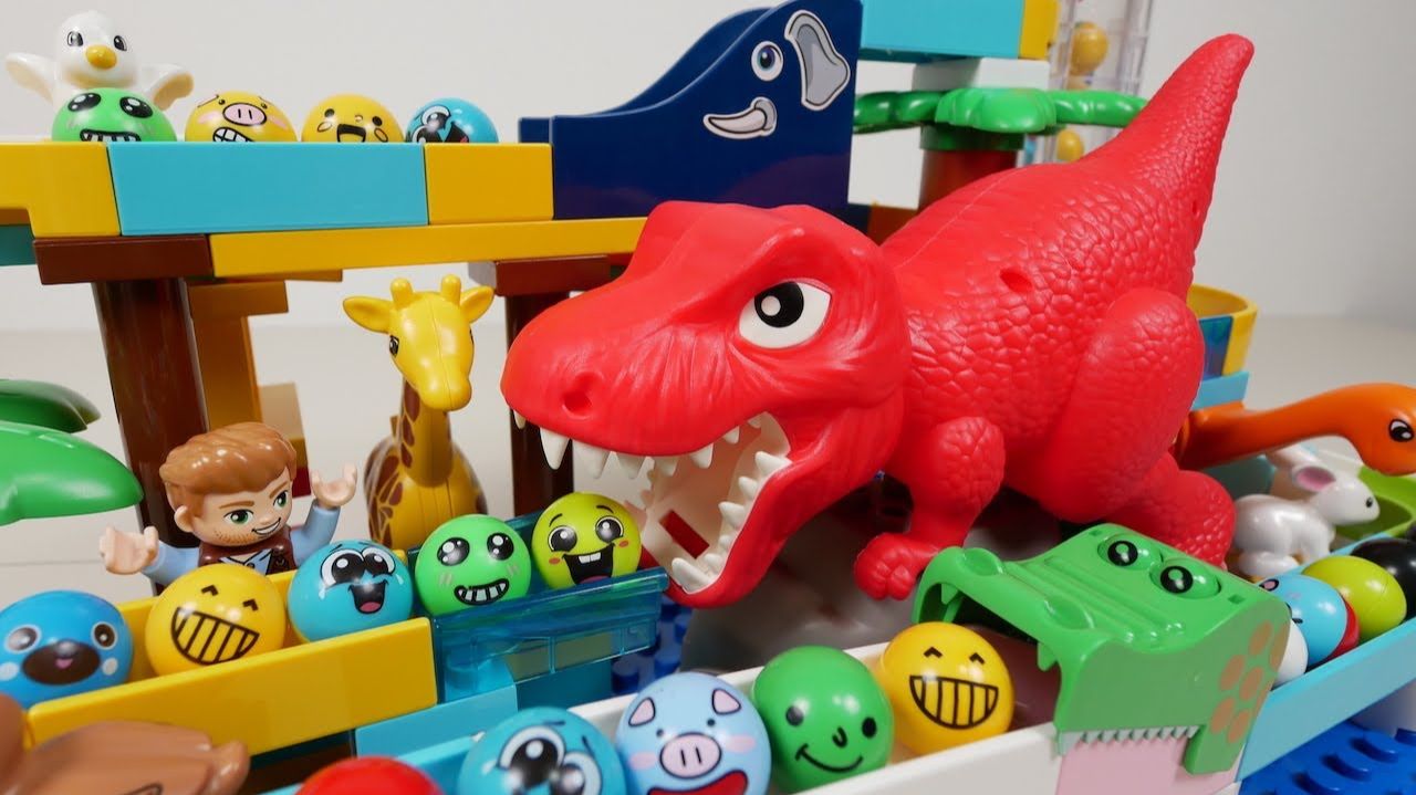 СТРОИМ ГОРКУ ДЛЯ ШАРИКОВ С ДИНОЗАВРИКОМ КАТАЕМ ШАРИКИ ДЛЯ ДЕТЕЙ ДЕТСКИЙ КАНАЛ ИГРАЛКИ-ЗАЛИПАЛКИ смотреть онлайн
