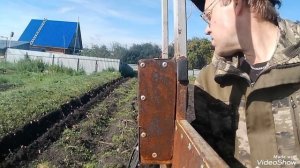 Мини-трактор: копаю картофель.