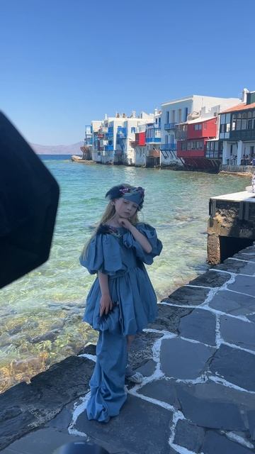 TRAVEI WORLD смотреть онлайн