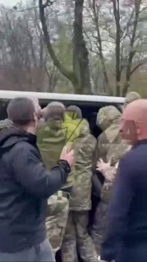 Продолжается насильственная мобилизация, народ сопротивляется недостаточно.