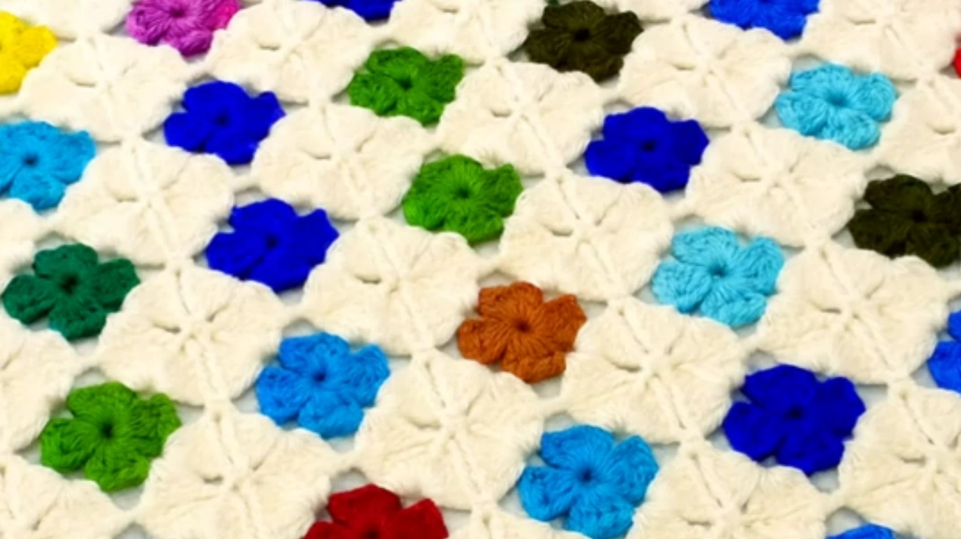 Легкий красивый мотив из остатков пряжи - Вязание крючком смотреть онлайн