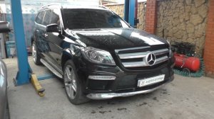 Замена втулок переднего стабилизатора на Mercedes GLS 500 Мерседес Бенц X166 2014 года