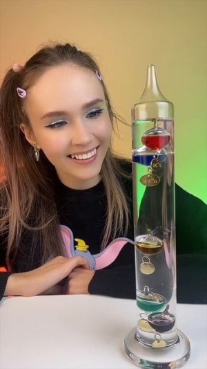 Разберись. Странная штука 🤔 термометр Галилея.