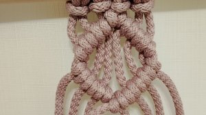 Бесплатные уроки макраме. Ромб из диагональных брид из репсовых узлов