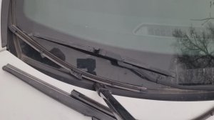 Как снять щётки стеклоочистителя на Лада Веста NG и установить нестандартные.