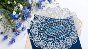 Овальная салфетка с голубыми мотивами. Часть 2