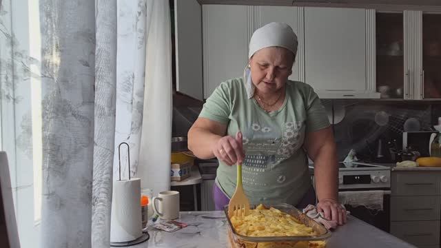 немного колбаски/ сегодня картошечка/ну и закрутки смотреть онлайн