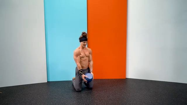 Сгибания рук с гирей стоя на коленях краш хватом/ Tall Kneeling KB Crush Grip Curls смотреть онлайн