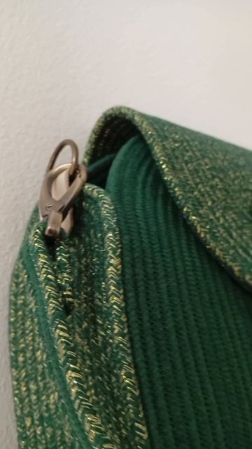 Сумочка из шнура в цвете изумруд с золотом смотреть онлайн
