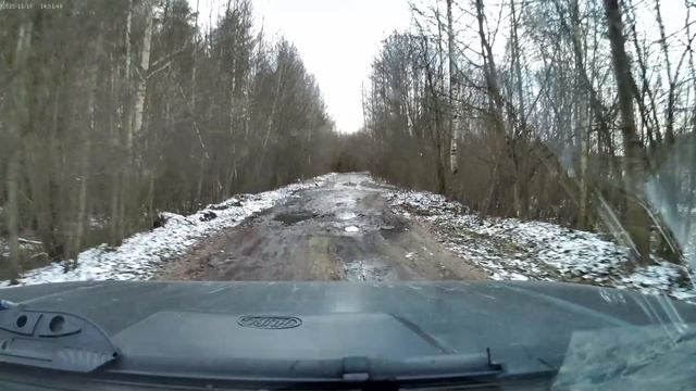 Небольшая прогулка по речке. 16 ноября нету ни снега ни льда. Ну и рыбы тоже нет. смотреть онлайн