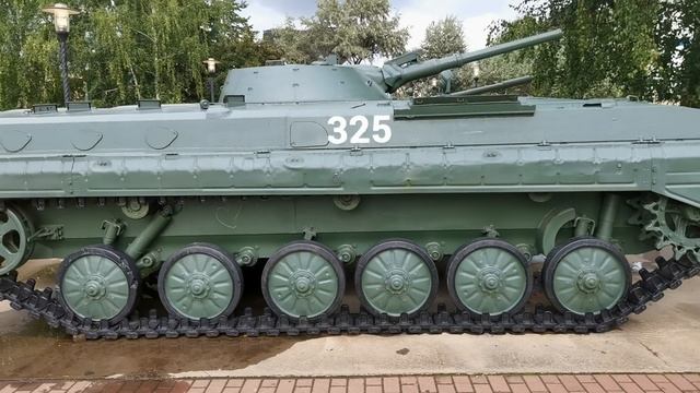 БМП-1 - советская плавующая гусенечная боевая машина пехоты. смотреть онлайн