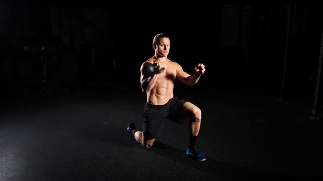 Вязтие гири одной рукой стоя на колене / Half Kneeling Kettlebell Clean смотреть онлайн