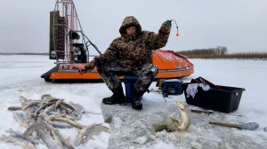 ПЕРВЫЙ ЛЁД. Отрыв по щуке на удочку.