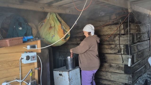 масло бежит из сепаратора/готовится колбаска/ погода теплая смотреть онлайн