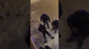 Пьяные зумеры устроили погром в Воркуте: толпа подростков набросилась на полицейских