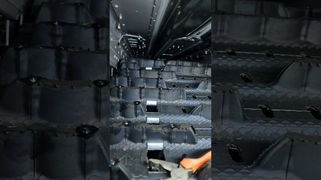 Lynx Ranger 69 pro 900 ACE 2025г. Шипую гусеницу, делюсь опытом! Ошиповка снегохода своими руками. смотреть онлайн