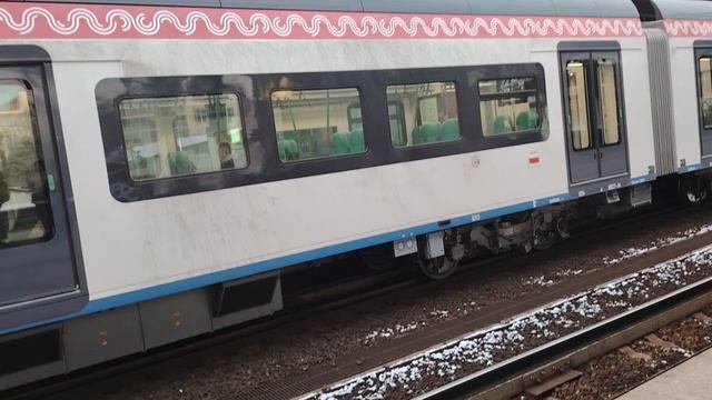 Электропоезд ЭГЭ2ТВ-061 N°7563 Железнодорожная-Апрелевка, на платформе Площадь трёх вокзалов смотреть онлайн