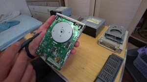 Разбор флоповодов, сидюков и дивидиромов от компов. Сколько золота, меди и латуни можно найти