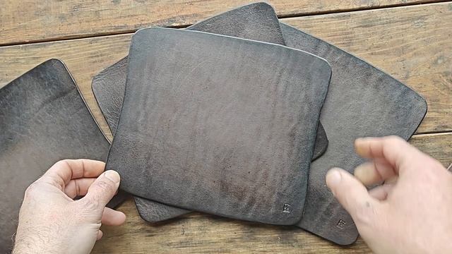 Коврик для мышки из толстой натуральной кожи.