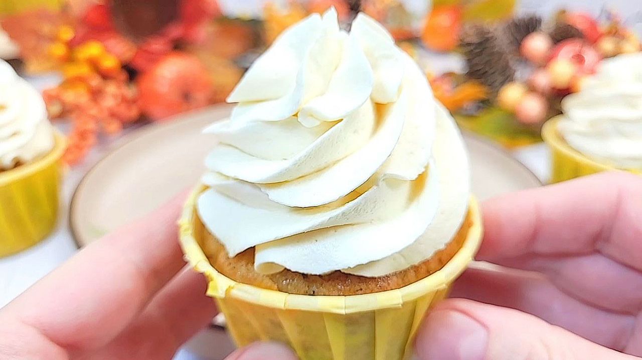 КРЕМ-ЧИЗ из творога: вкусный и стабильный! 🧁 ИДЕАЛЕН для украшения тортов и капкейков 🍰 смотреть онлайн