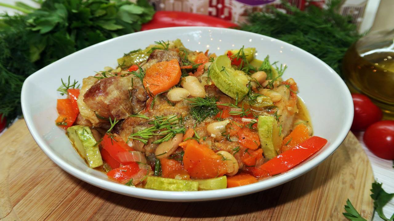 Свиные ребрышки с овощами на сковороде смотреть онлайн