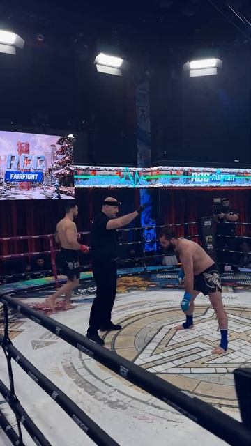 Нокаут ногой через защиту: Кондратов сносит соперника на RCC смотреть онлайн