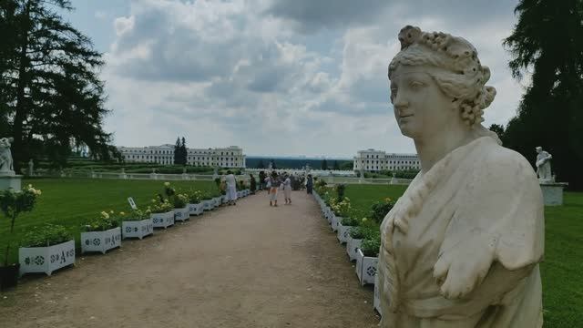 Один день в Архангельском смотреть онлайн