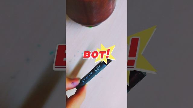 Имитация воскового  мелка с порванной упаковкой