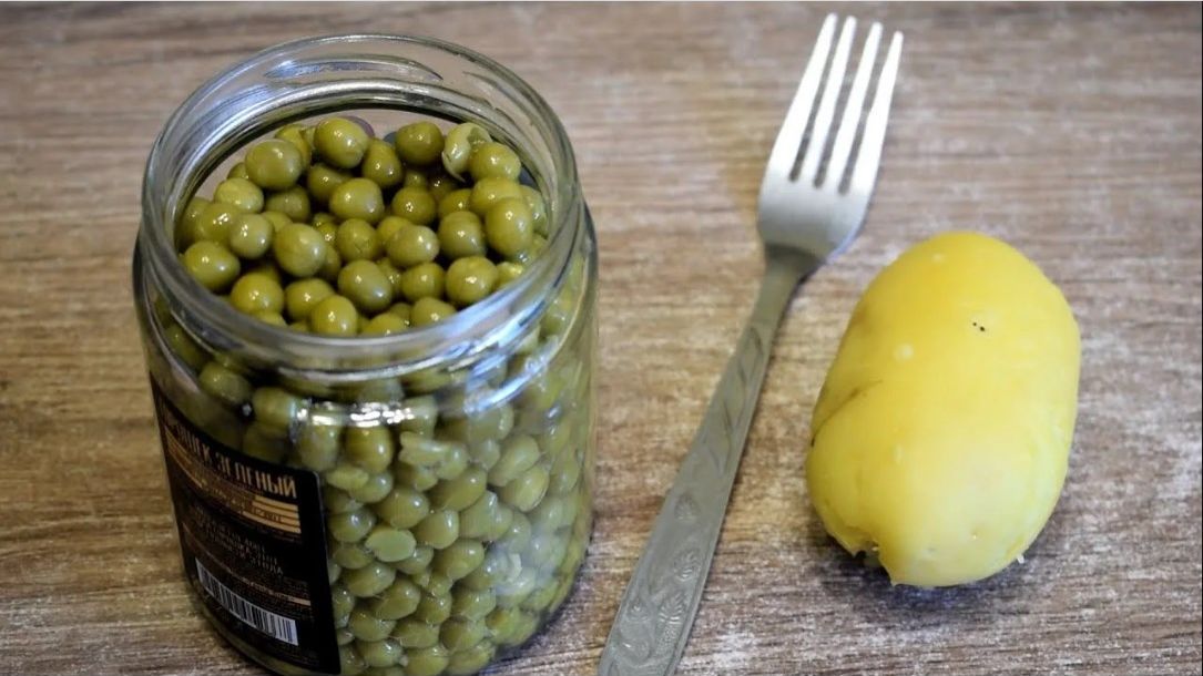 Этот салат сметут первым со стола! Вкусный салат из простых продуктов! Рецепт вкусно и быстро! смотреть онлайн