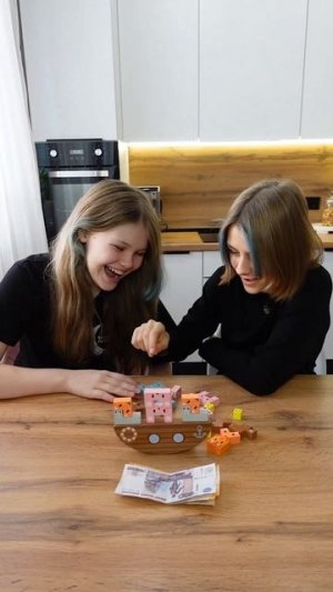 Проигравший помогает в уборке😂😂😂 #челлендж #игры #развлечения #boardgame #юмор