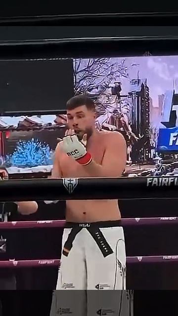 ШОК от ПЕРЕЛОМА | Реакция бойца поражает | RCC смотреть онлайн