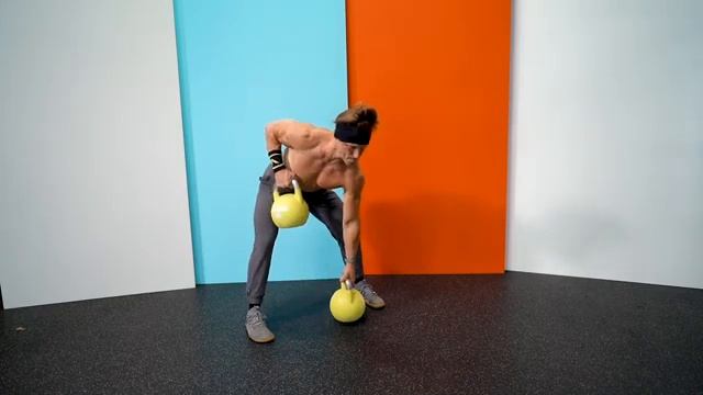 Попеременная тяга гориллы двух гирь противоходом / See Saw Кettlebell Gorilla Row смотреть онлайн